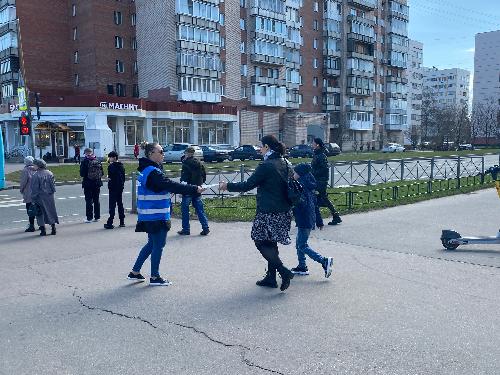27 апреля на пересечение проспекта Ветеранов и ул. Авангардная проведено уличное мероприятие, направленное на экологическое просвещение