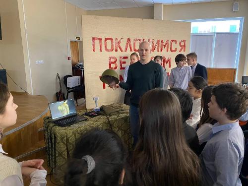 Завершили серию выездных занятий, посвященных блокаде Ленинграда большой лекцией в Школе № 383.