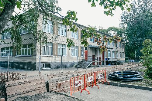 Плановая реконструкция теплосетей в школах и детских садах завершится к 15 августа, места проведения работ благоустроят