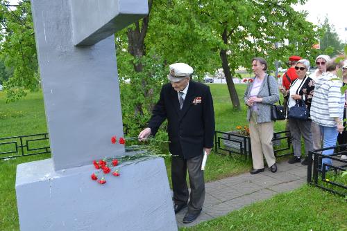 Торжественное мероприятие с возложением цветов к мемориалу А. В. Герману.