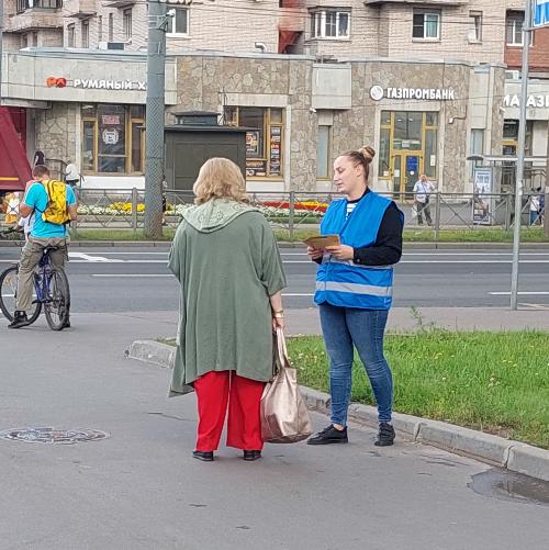 17 августа на пересечение проспекта Ветеранов и ул. Партизана Германа проведено уличное мероприятие, направленное на обучение неработающего населения способам защиты и действиям в чрезвычайных ситуациях