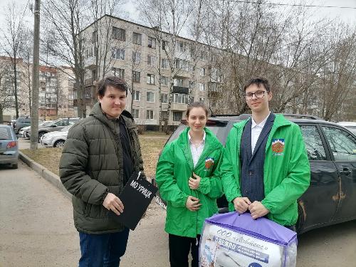 В МО УРИЦК продолжается вручение подарков ветеранам Великой Отечественной войны.